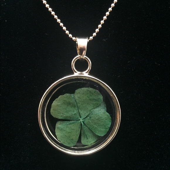 Jewelry - 🍀New! 🍀Four Leaf Clover Necklace
